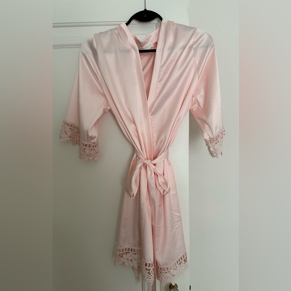Elegant Pink Lace Trim Robe